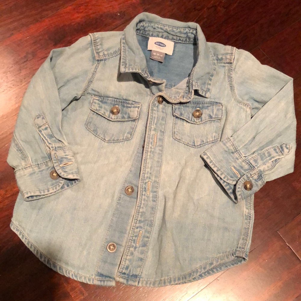 Chambray button-up, Old Navy size: 18 a 24 months
